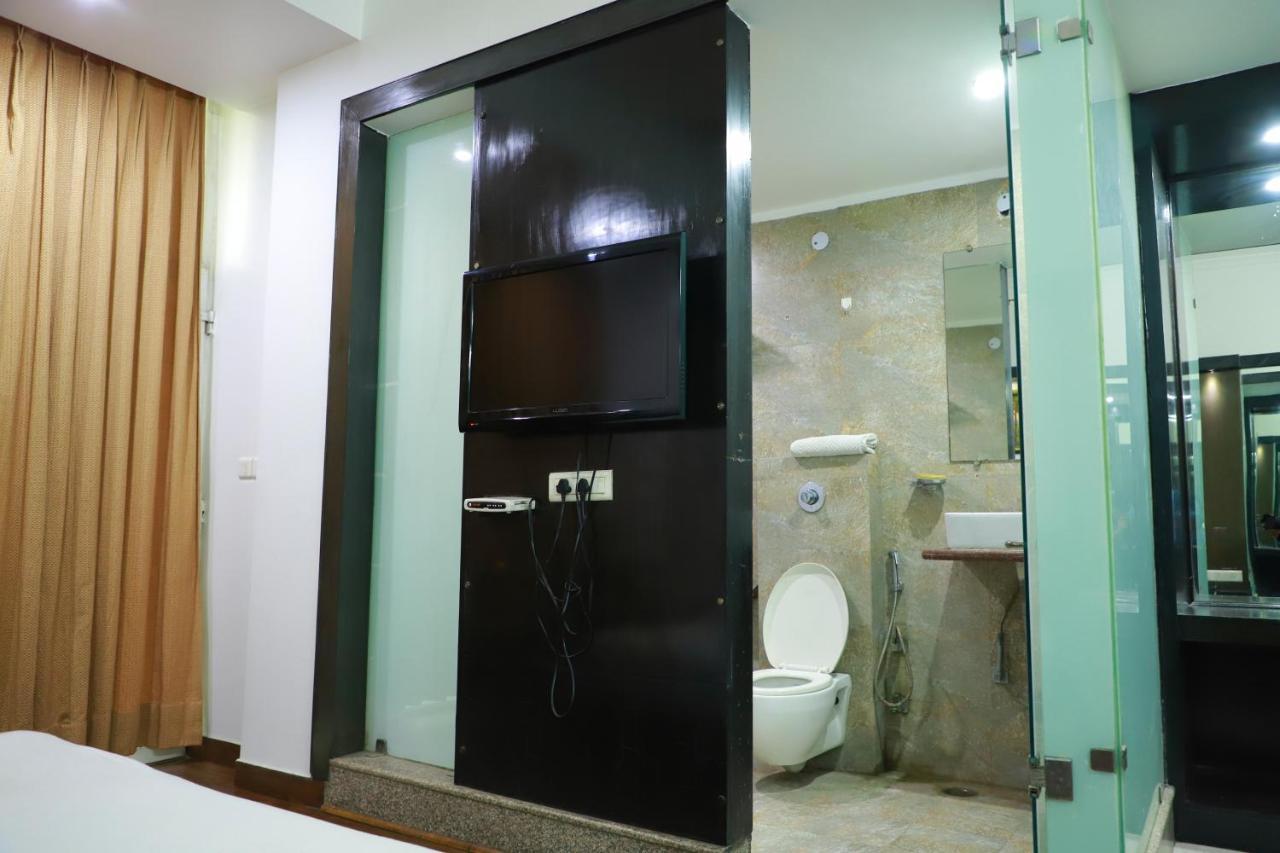 Hotel Parth Inn กาเซียบัด ภายนอก รูปภาพ