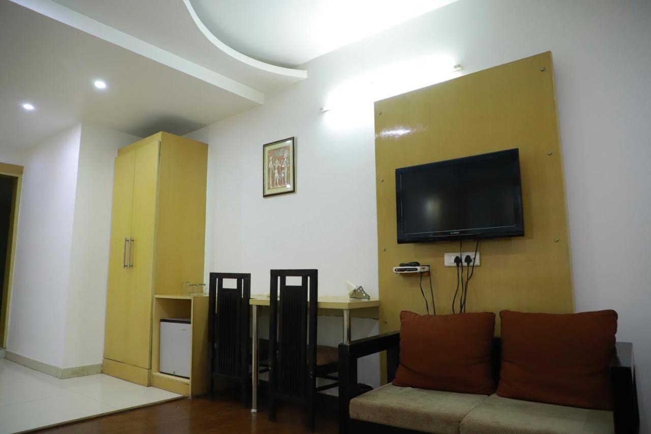 Hotel Parth Inn กาเซียบัด ภายนอก รูปภาพ