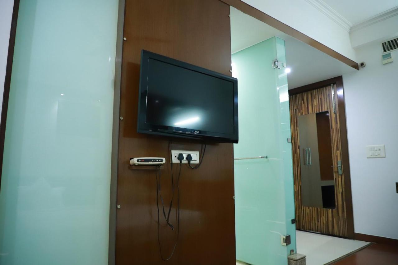 Hotel Parth Inn กาเซียบัด ภายนอก รูปภาพ