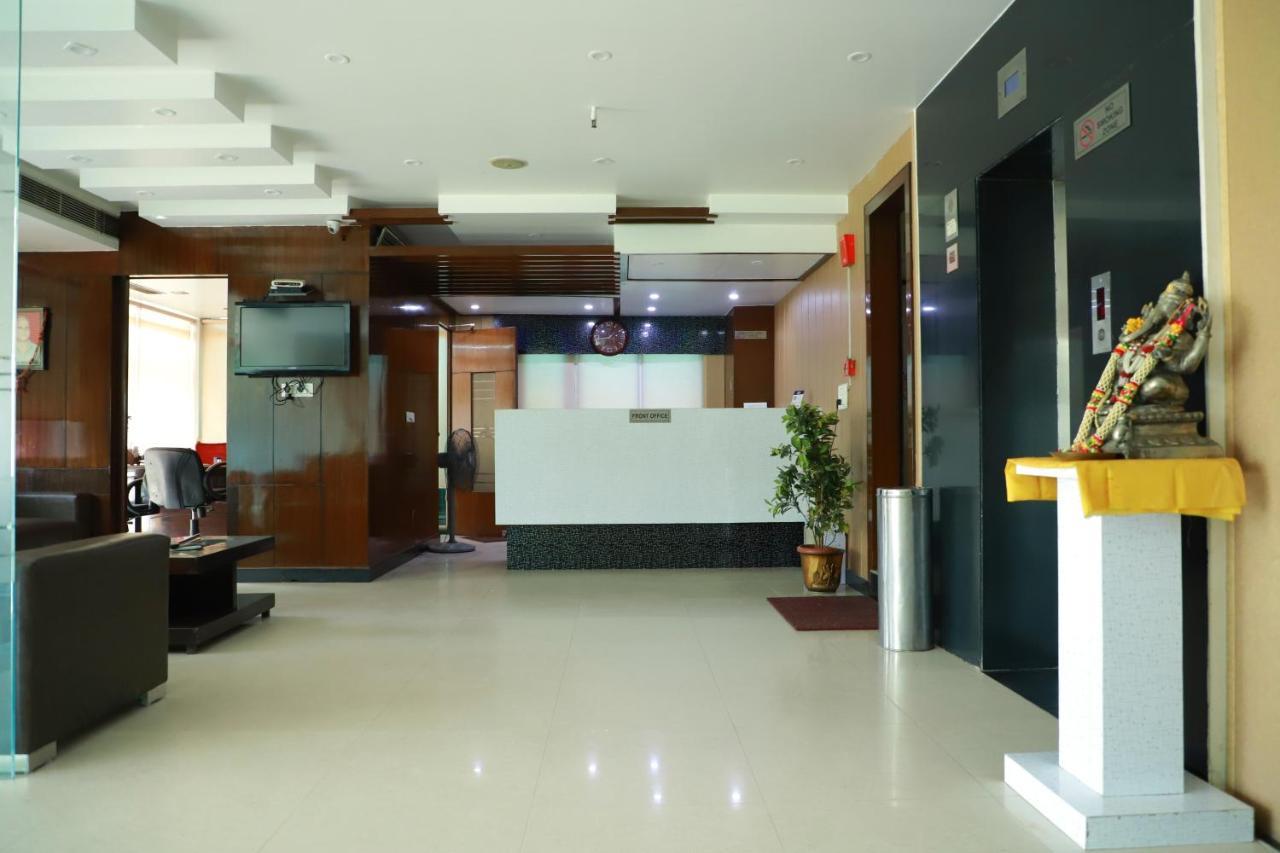 Hotel Parth Inn กาเซียบัด ภายนอก รูปภาพ