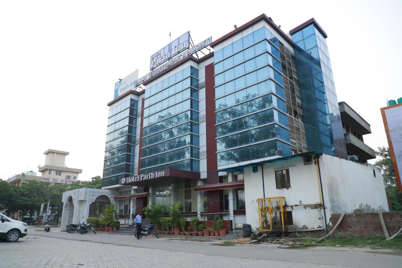 Hotel Parth Inn กาเซียบัด ภายนอก รูปภาพ