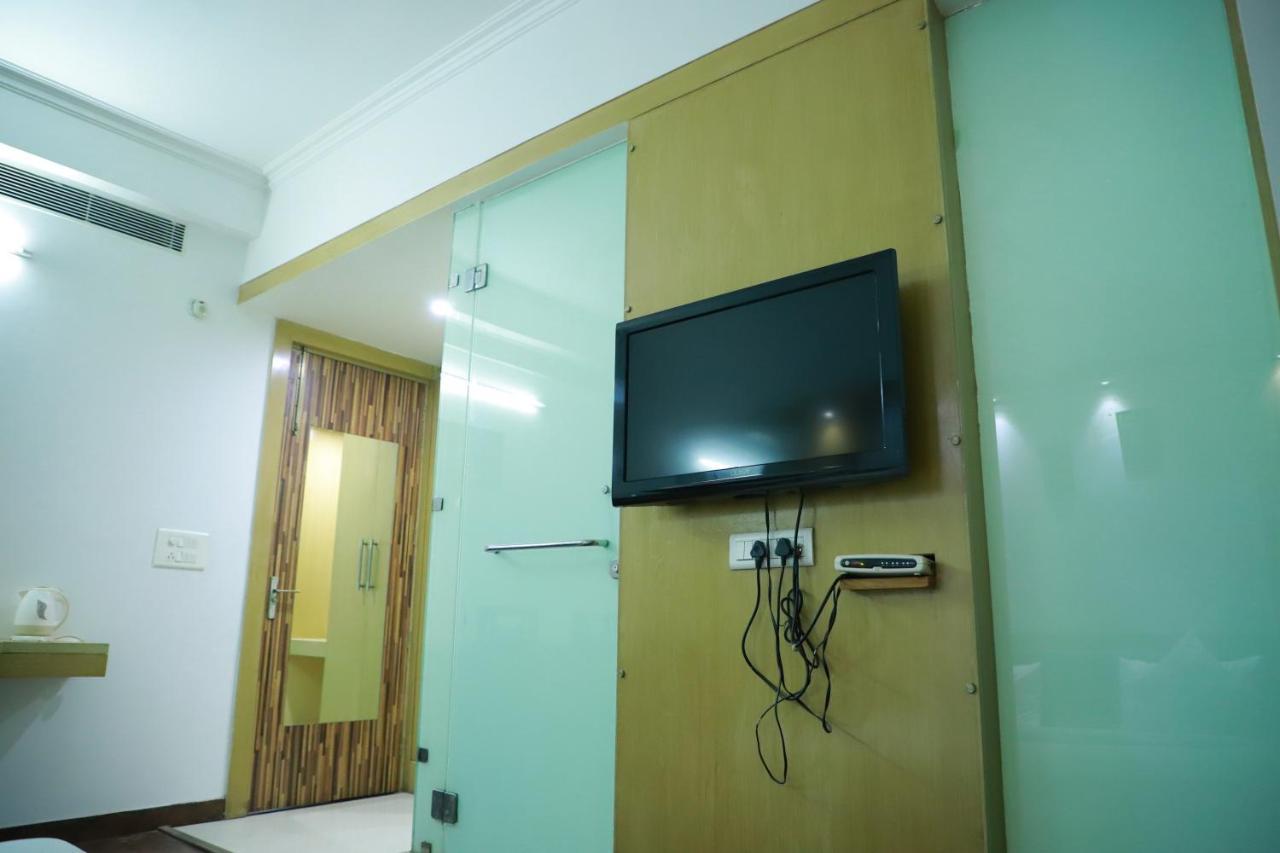 Hotel Parth Inn กาเซียบัด ภายนอก รูปภาพ