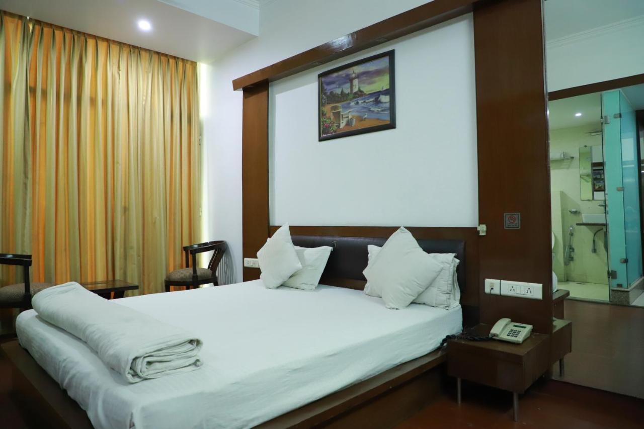 Hotel Parth Inn กาเซียบัด ภายนอก รูปภาพ