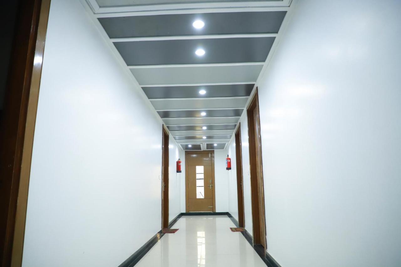 Hotel Parth Inn กาเซียบัด ภายนอก รูปภาพ