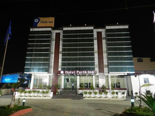 Hotel Parth Inn กาเซียบัด ภายนอก รูปภาพ