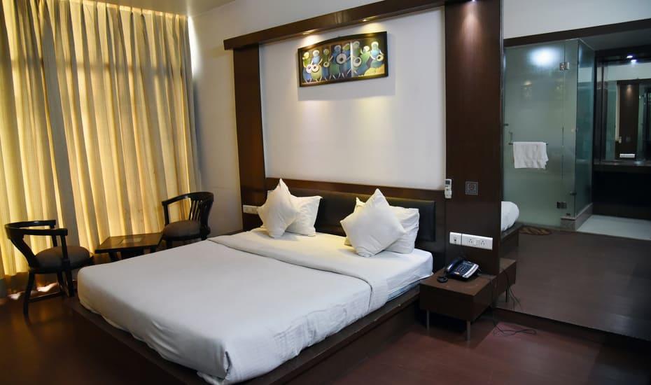 Hotel Parth Inn กาเซียบัด ภายนอก รูปภาพ
