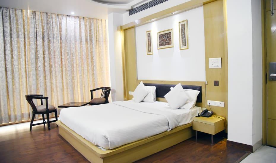 Hotel Parth Inn กาเซียบัด ภายนอก รูปภาพ