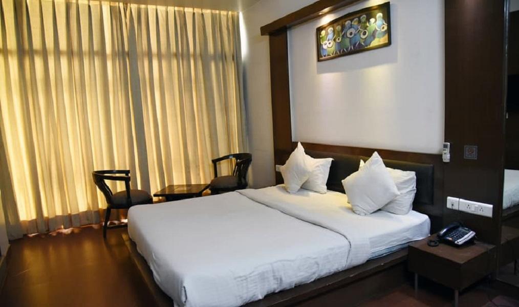 Hotel Parth Inn กาเซียบัด ภายนอก รูปภาพ