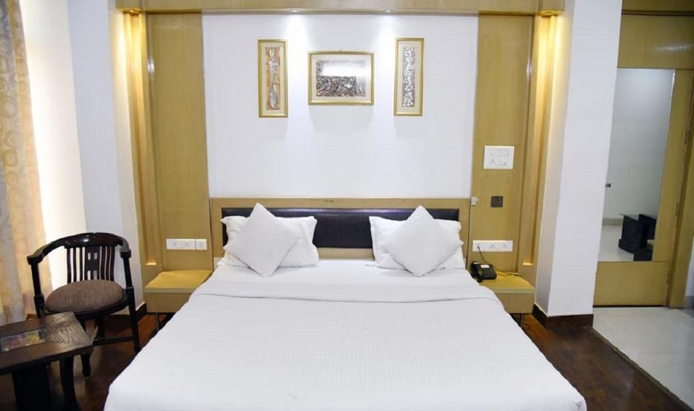 Hotel Parth Inn กาเซียบัด ภายนอก รูปภาพ