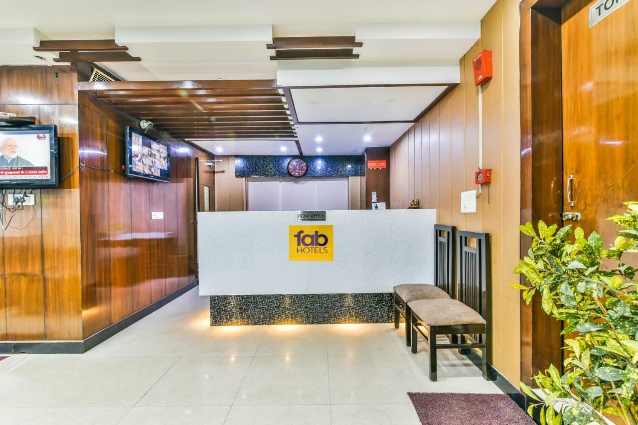 Hotel Parth Inn กาเซียบัด ภายนอก รูปภาพ
