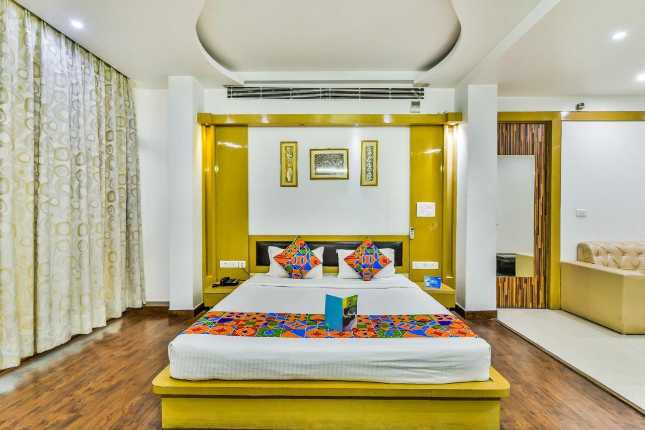 Hotel Parth Inn กาเซียบัด ภายนอก รูปภาพ