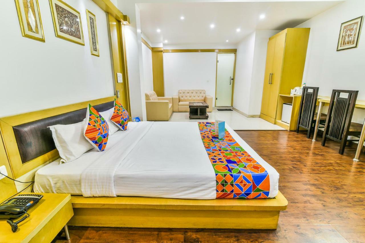 Hotel Parth Inn กาเซียบัด ภายนอก รูปภาพ