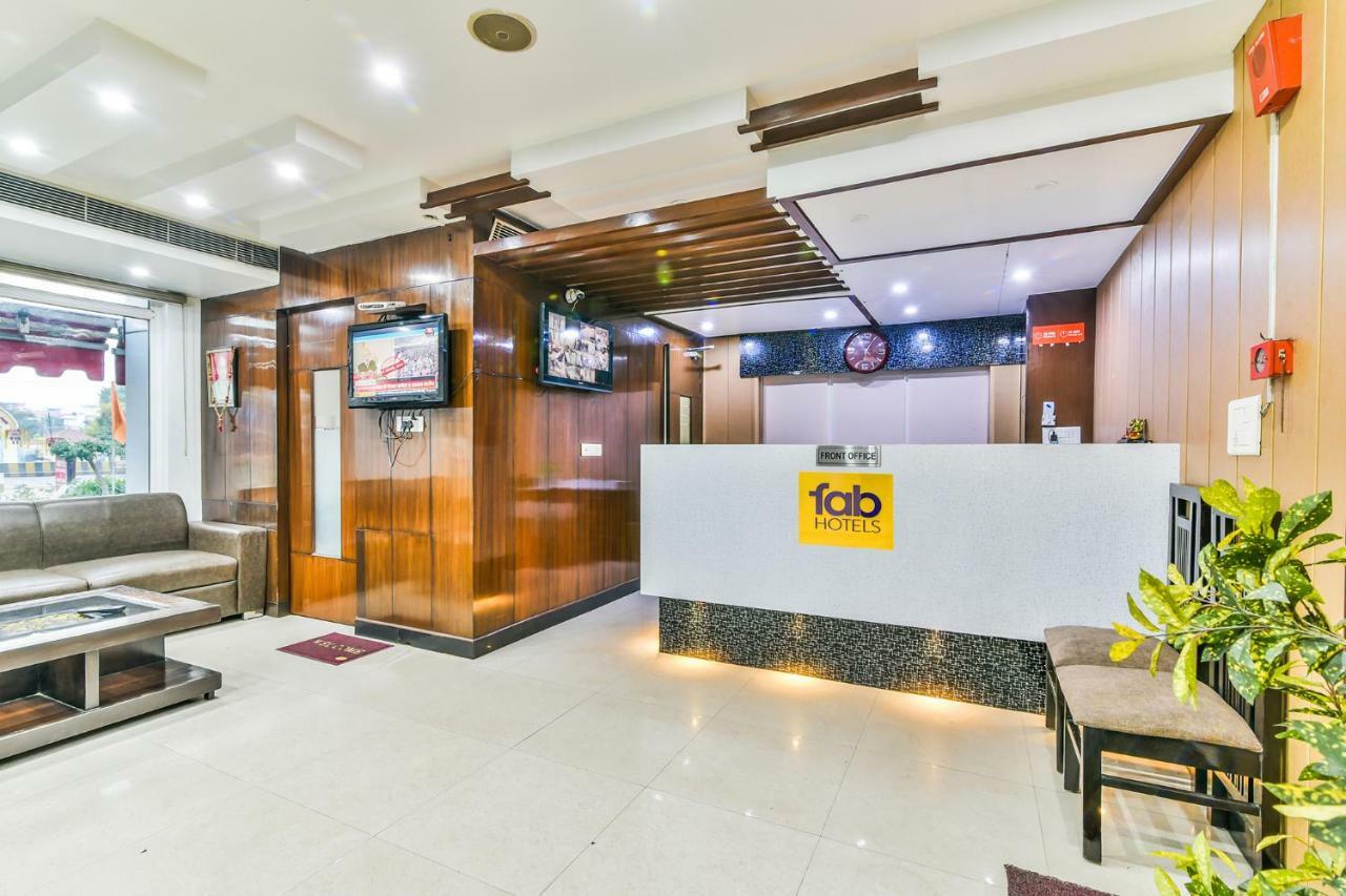Hotel Parth Inn กาเซียบัด ภายนอก รูปภาพ