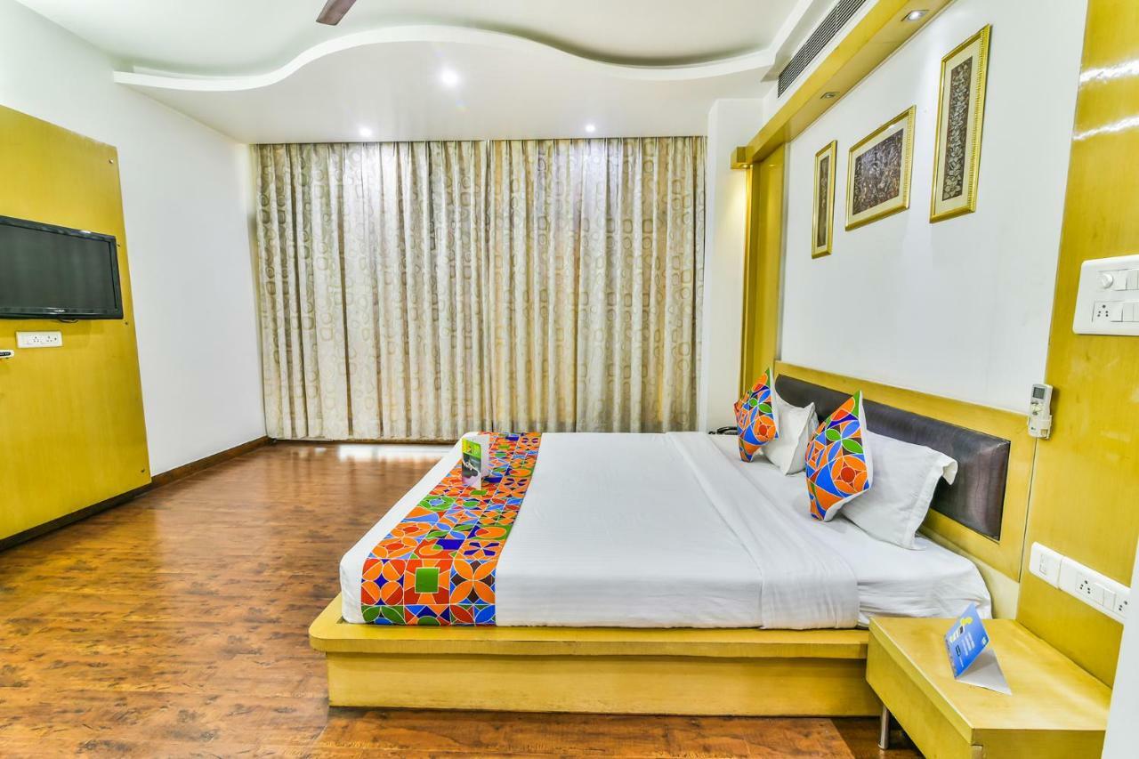 Hotel Parth Inn กาเซียบัด ภายนอก รูปภาพ