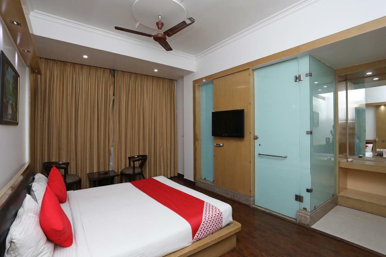 Hotel Parth Inn กาเซียบัด ภายนอก รูปภาพ